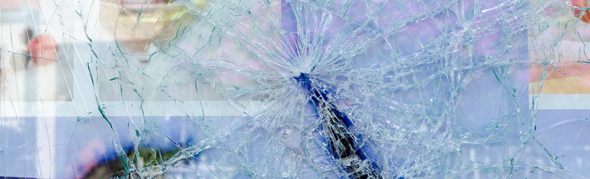 Window Broken Glass Repair in West Lealman, FL